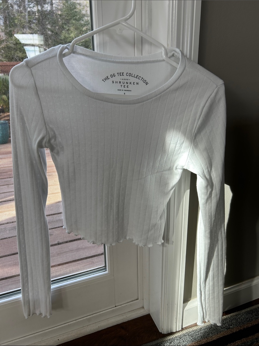 The OG Tee Collection Women's White Ribbed Long-Sleeve Cropped Top